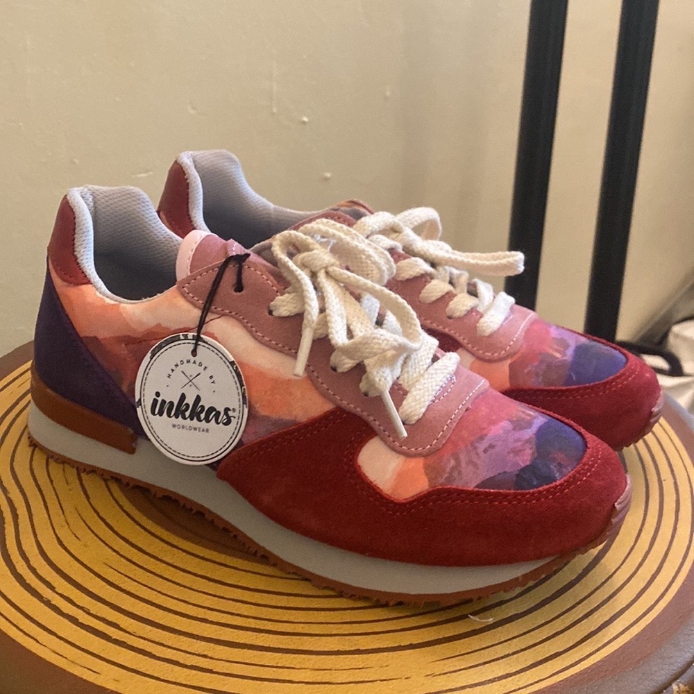 NEW WITH BOX AND TAGS INKKAS Andes Trainer Womens 8